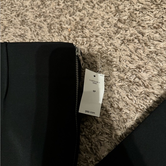 Gap NWT Women’s Size 06P - Picture 2 of 3